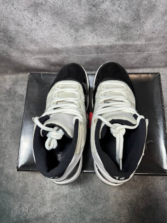 Size 9.5 | Jordan 11 Concord With Box | Pre-Owned